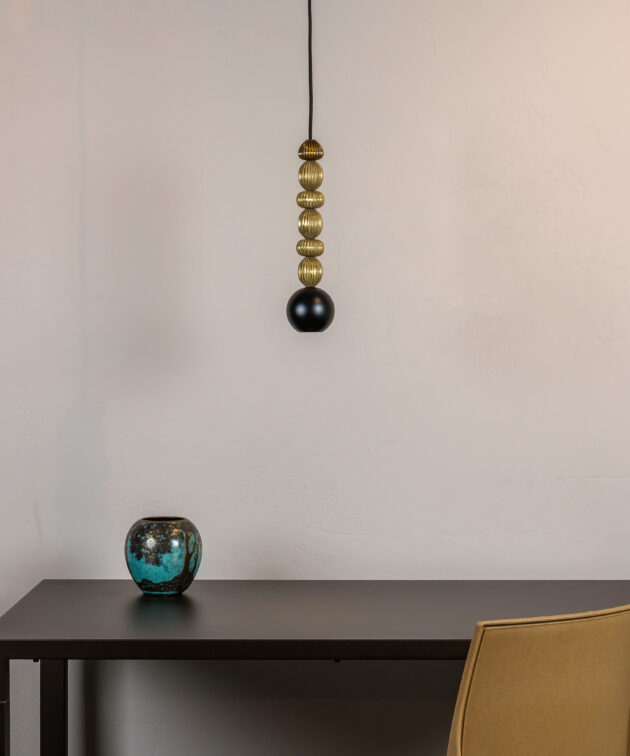 Alternative view of Bola Queen 1